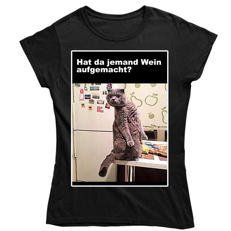 Hat da jemand Wein aufgemacht? Katze mit Spruch