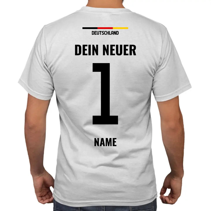 DEUTSCHLAND SAUF TRIKOT SHIRT | MIT DEINER RÜCKENNUMMER & WITZIGE NAMEN | MALLORCA PARTY T-SHIRT - PERSONALISIERBAR - WM & MALLE 2026 - Words on Shirts