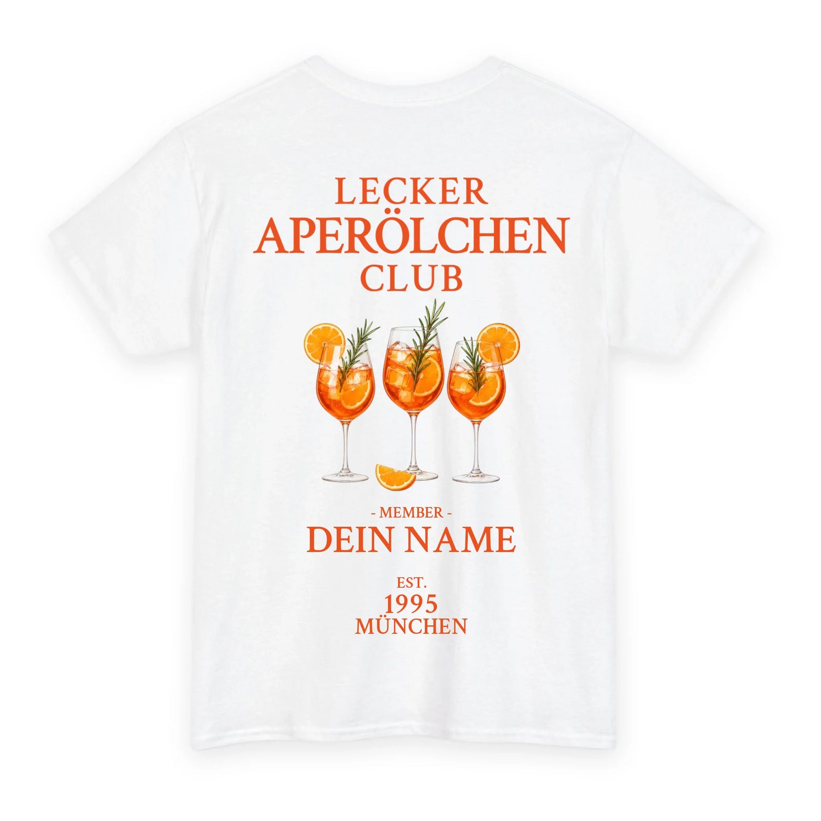 Person im personalisierten Aperölchen-Club-Shirt im Urlaub