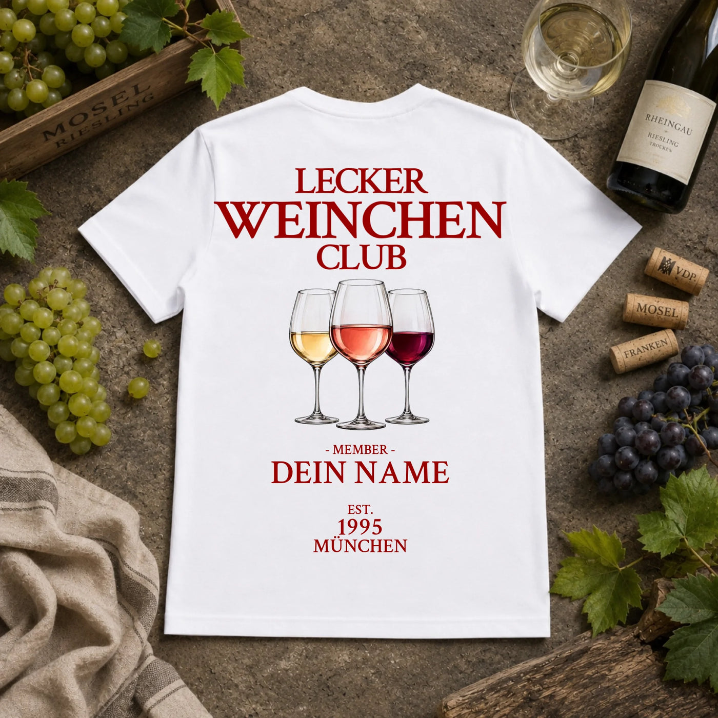 Personalisiertes Weinchen-Club-Shirt mit Weinflasche und Trauben