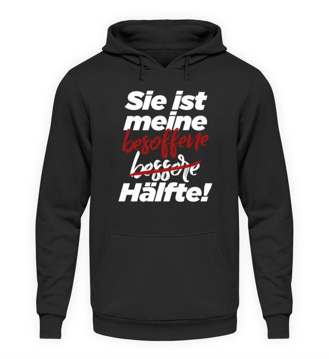 Sie ist meine besoffene Hälfte.  - Unisex Kapuzenpullover Hoodie - Words on Shirts Sag es mit dem Mittelfinger Shirts Hoodies Sweatshirt Taschen Gymsack Spruch Sprüche Statement