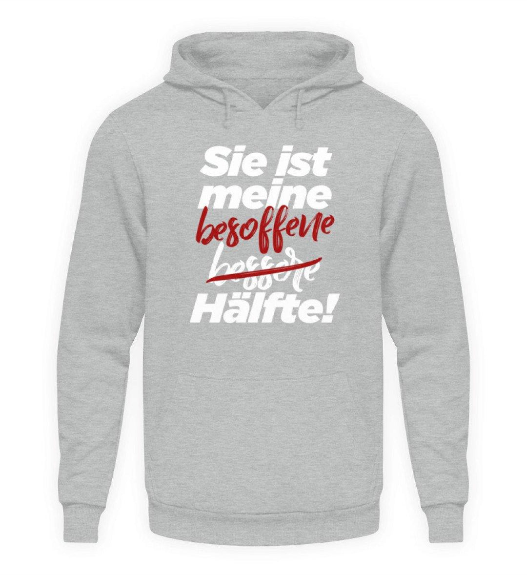 Sie ist meine besoffene Hälfte.  - Unisex Kapuzenpullover Hoodie - Words on Shirts Sag es mit dem Mittelfinger Shirts Hoodies Sweatshirt Taschen Gymsack Spruch Sprüche Statement