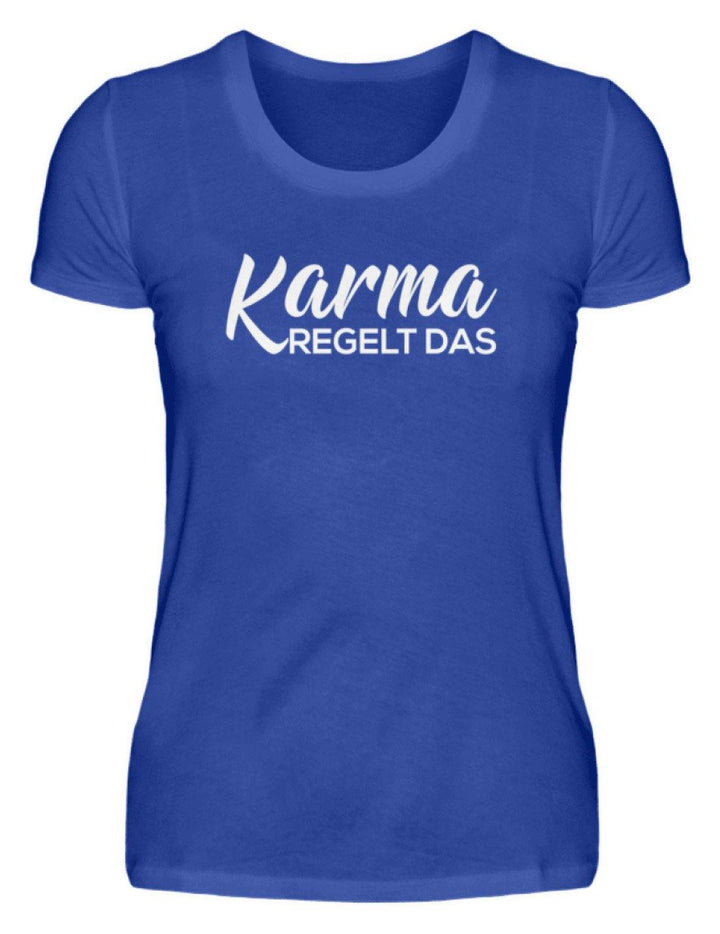 Karma regelt das - Words on Shirts  - Damenshirt - Words on Shirts Sag es mit dem Mittelfinger Shirts Hoodies Sweatshirt Taschen Gymsack Spruch Sprüche Statement