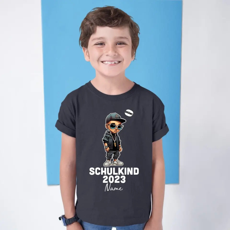 Schulkind 2023 - mit Name - individuelles Einschulung T-Shirt 2023 - Words on Shirts