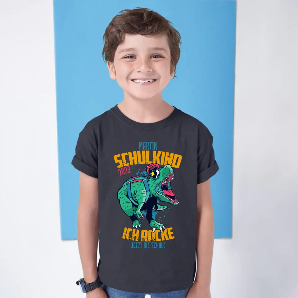 Ich rocke jetzt die Schule - Dino - Schulkind - Wunschname - Name individuell - Einschulung T-Shirt 2023