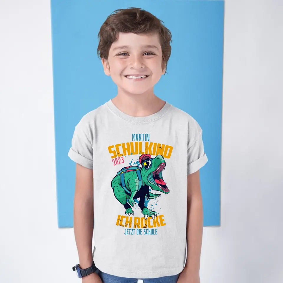 Ich rocke jetzt die Schule - Dino - Schulkind - Wunschname - Name individuell - Einschulung T-Shirt 2023