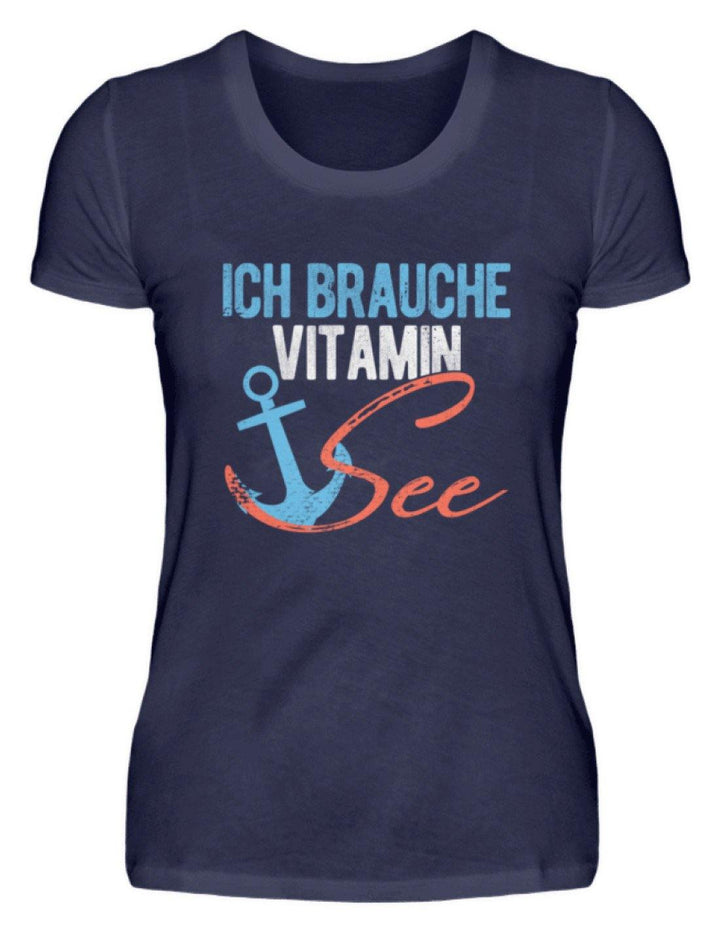 Vitamin See - Norddeutsch   - Damenshirt - Words on Shirts Sag es mit dem Mittelfinger Shirts Hoodies Sweatshirt Taschen Gymsack Spruch Sprüche Statement