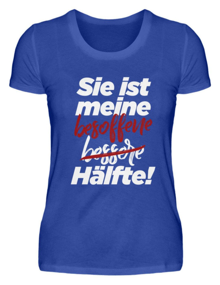 Sie ist meine besoffene Hälfte.  - Damenshirt - Words on Shirts Sag es mit dem Mittelfinger Shirts Hoodies Sweatshirt Taschen Gymsack Spruch Sprüche Statement