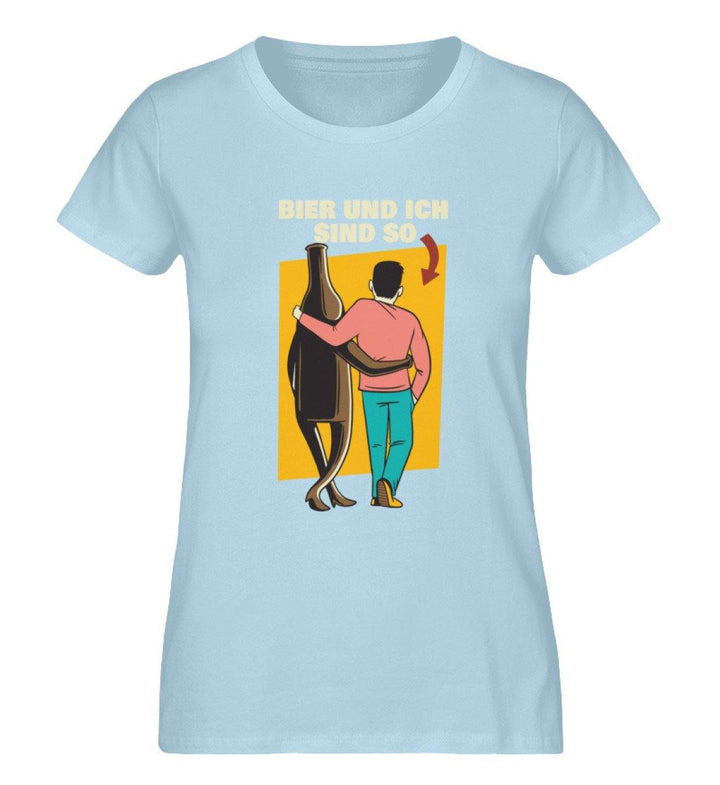 Bier und ich sind so - Words on Shirts  - Damen Premium Organic Shirt - Words on Shirts Sag es mit dem Mittelfinger Shirts Hoodies Sweatshirt Taschen Gymsack Spruch Sprüche Statement