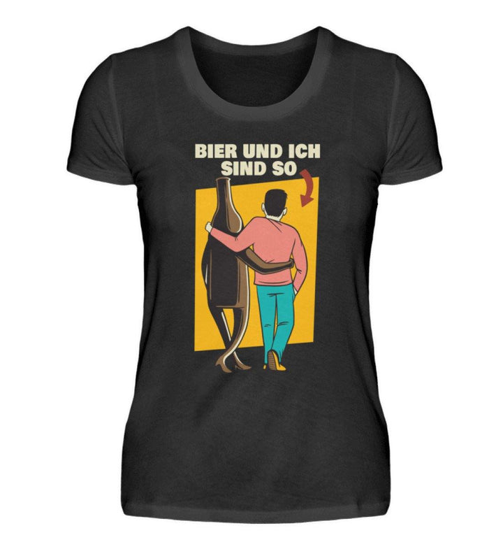 Bier und ich sind so - Words on Shirts  - Damenshirt - Words on Shirts Sag es mit dem Mittelfinger Shirts Hoodies Sweatshirt Taschen Gymsack Spruch Sprüche Statement