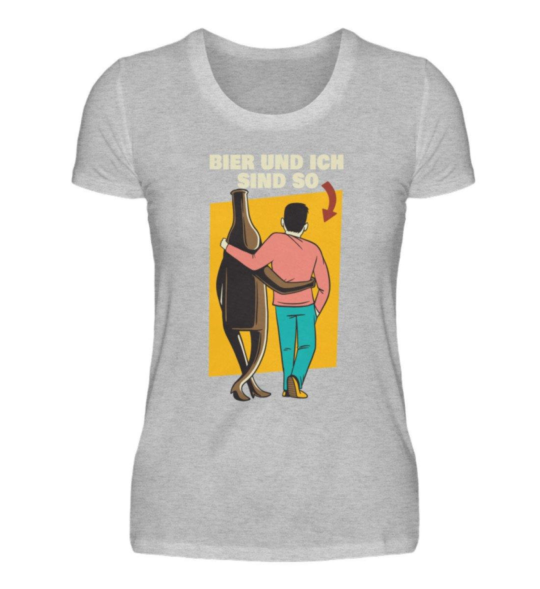 Bier und ich sind so - Words on Shirts  - Damenshirt - Words on Shirts Sag es mit dem Mittelfinger Shirts Hoodies Sweatshirt Taschen Gymsack Spruch Sprüche Statement