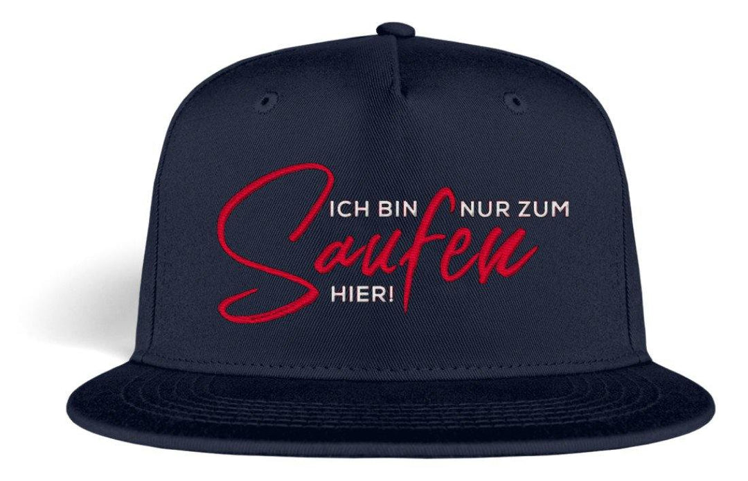 Ich bin nur zum Saufen hier! Snapback  - Kappe - Words on Shirts Sag es mit dem Mittelfinger Shirts Hoodies Sweatshirt Taschen Gymsack Spruch Sprüche Statement