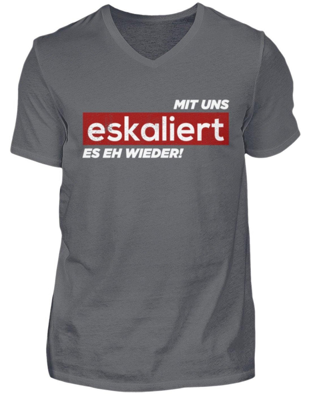 Mit uns eskaliert es eh wieder.  - Herren V-Neck Shirt - Words on Shirts Sag es mit dem Mittelfinger Shirts Hoodies Sweatshirt Taschen Gymsack Spruch Sprüche Statement