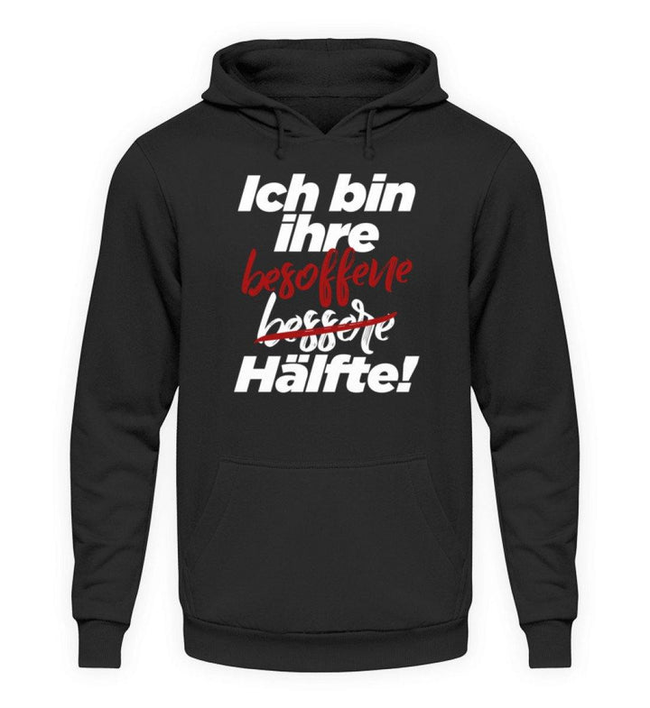 Ich bin ihre besoffene Hälfte.  - Unisex Kapuzenpullover Hoodie - Words on Shirts Sag es mit dem Mittelfinger Shirts Hoodies Sweatshirt Taschen Gymsack Spruch Sprüche Statement